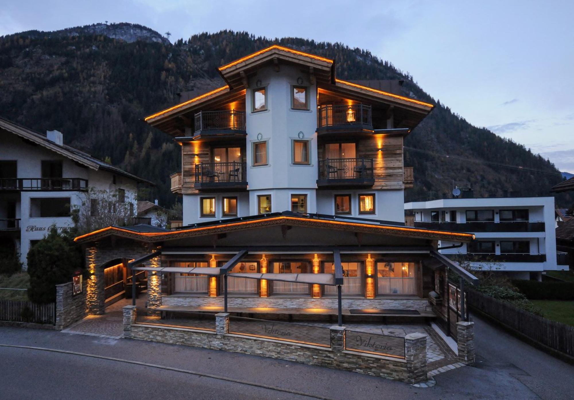 Hotel Viktoria & Landhaus Joggl Mayrhofen Exterior foto